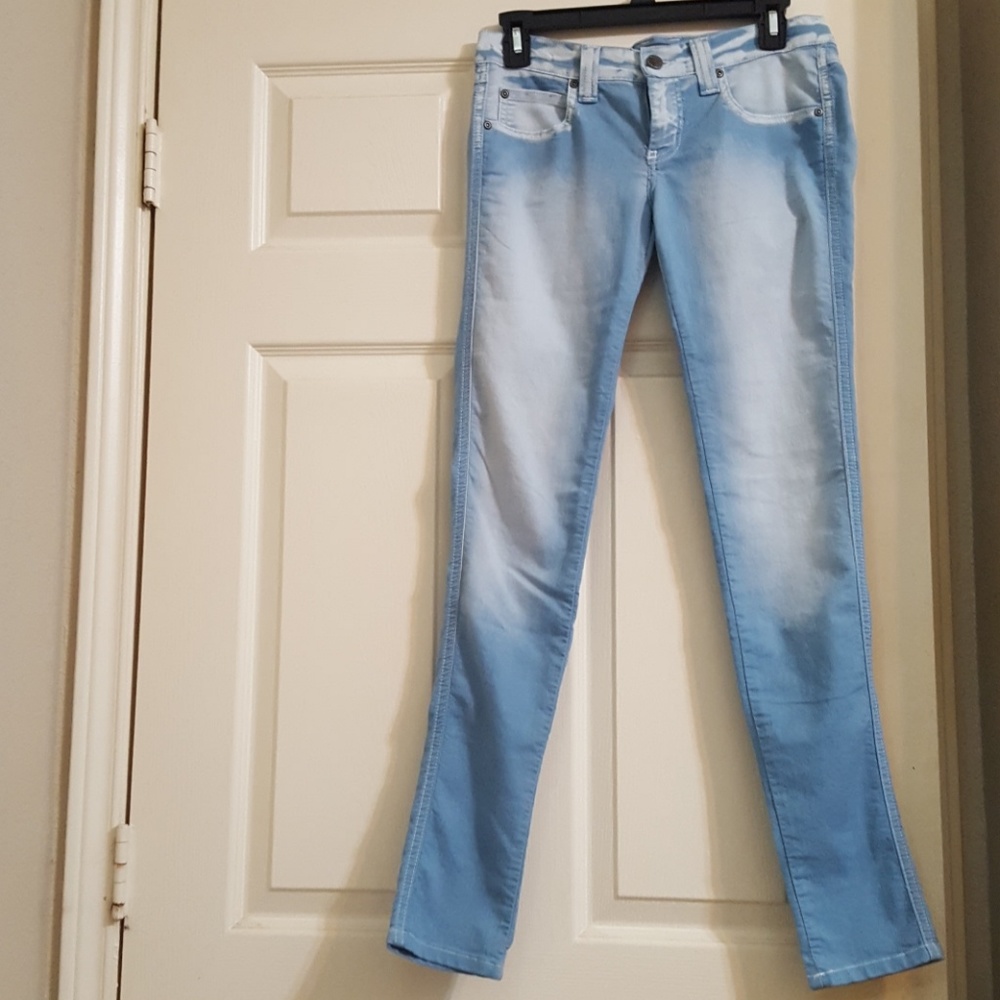 Light wash denim jeans (frankieb.)